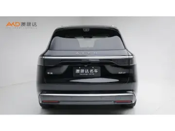 2025 Aito M8 с пробегом 10 500 км