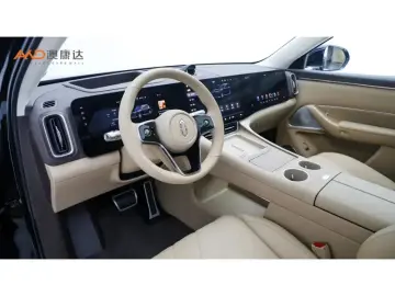 2025 Aito M8 с пробегом 10 500 км