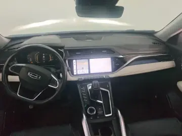 2022 Geely Atlas Pro с пробегом 93 000 км