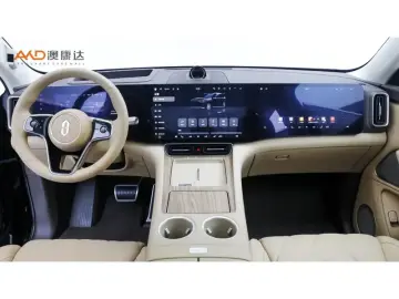 2025 Aito M8 с пробегом 10 500 км