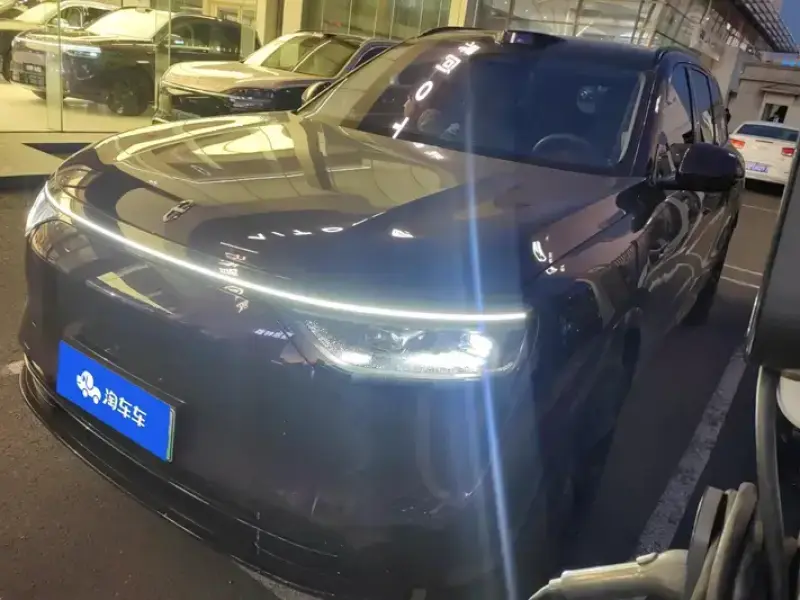 2025 Aito M8 с пробегом 13 000 км