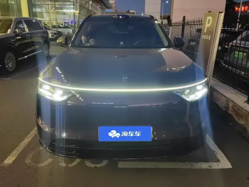 2025 Aito M8 с пробегом 13 000 км