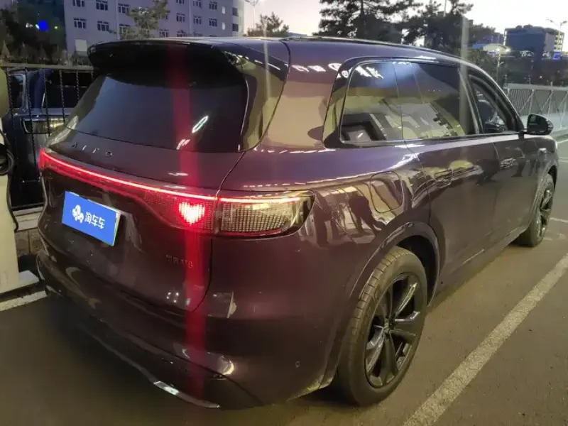 2025 Aito M8 с пробегом 13 000 км