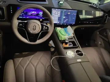 2025 Aito M8 с пробегом 13 000 км