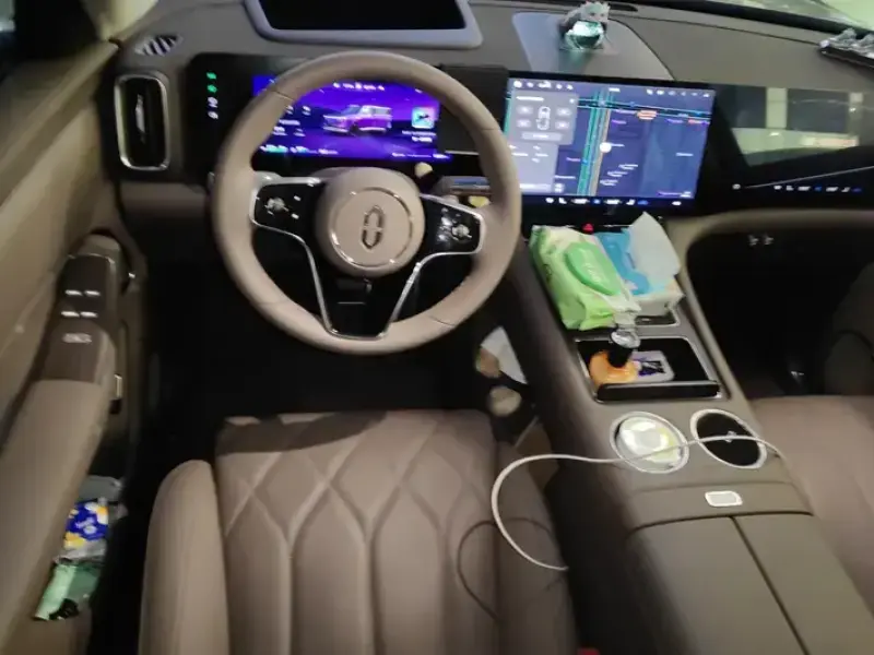 2025 Aito M8 с пробегом 13 000 км