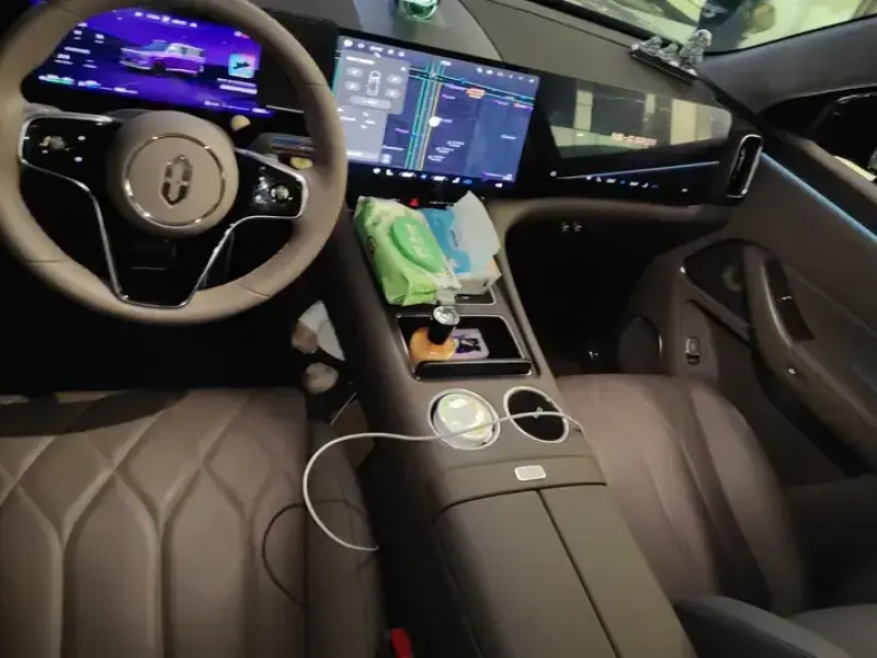 2025 Aito M8 с пробегом 13 000 км