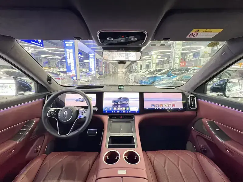 2025 Aito M8 с пробегом 22 000 км