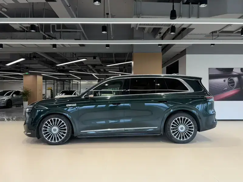 2025 Aito M8 с пробегом 37 300 км