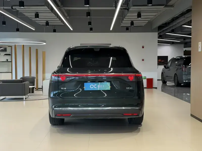 2025 Aito M8 с пробегом 37 300 км
