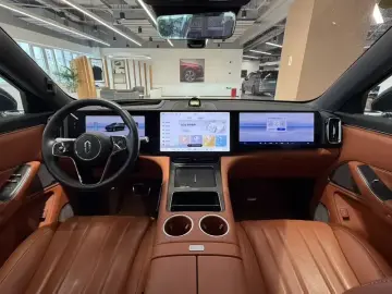 2025 Aito M8 с пробегом 37 300 км
