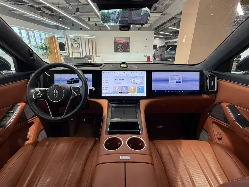 2025 Aito M8 с пробегом 37 300 км