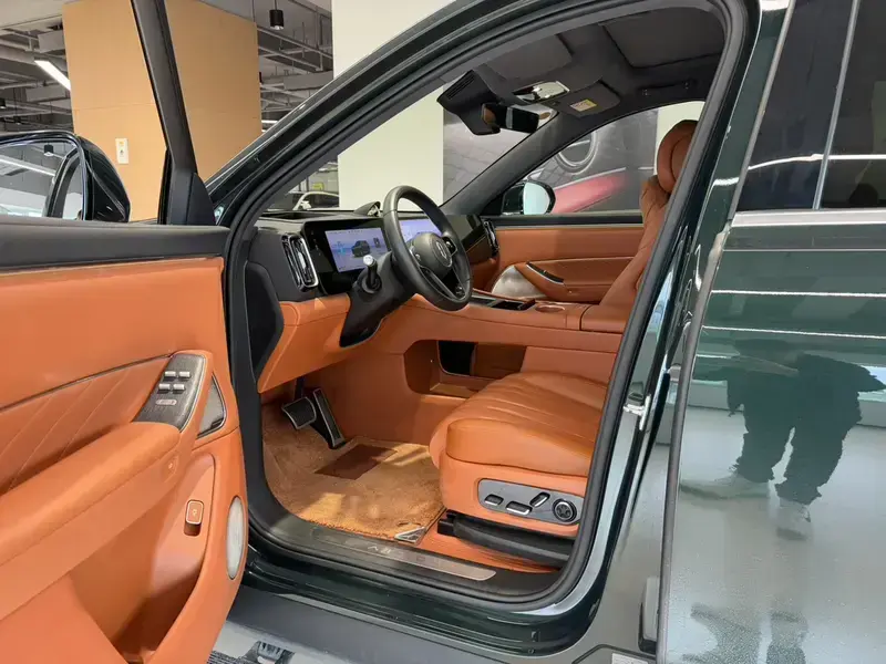 2025 Aito M8 с пробегом 37 300 км