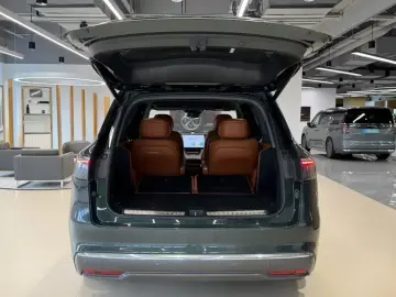 2025 Aito M8 с пробегом 37 300 км