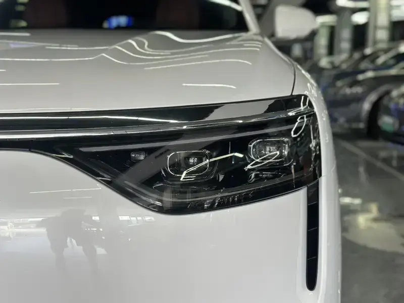 2025 Aito M8 с пробегом 25 000 км