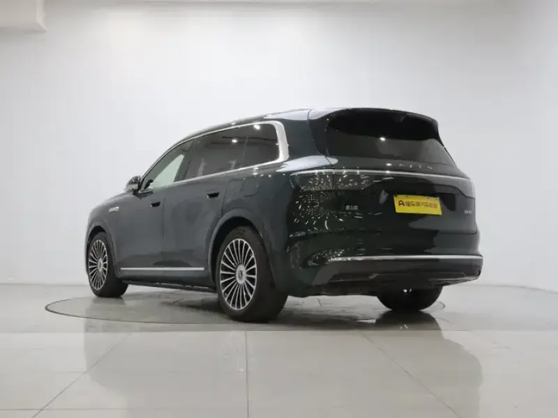 2025 Aito M8 с пробегом 15 600 км
