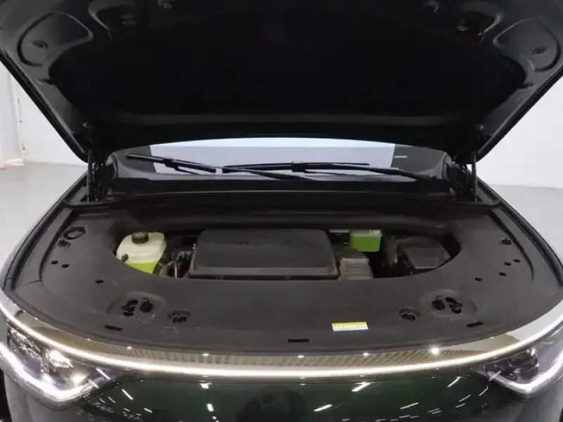 2025 Aito M8 с пробегом 15 600 км