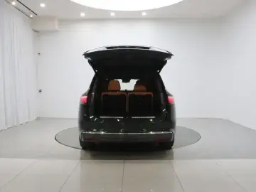 2025 Aito M8 с пробегом 15 600 км