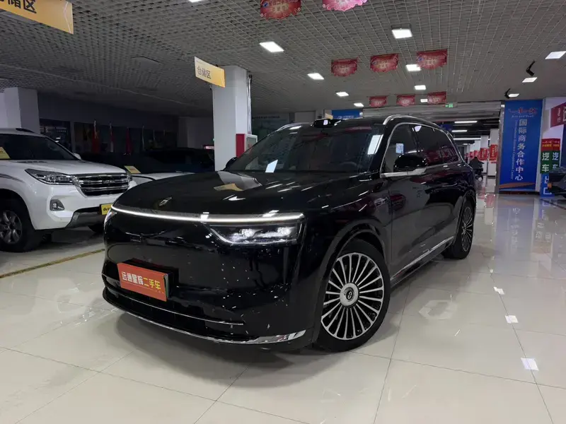 2025 Aito M8 с пробегом 5 800 км