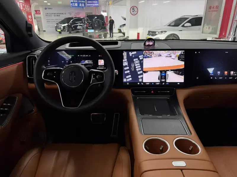 2025 Aito M8 с пробегом 5 800 км