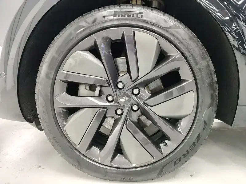 2024 Li Auto (Lixiang) L6 с пробегом 49 000 км
