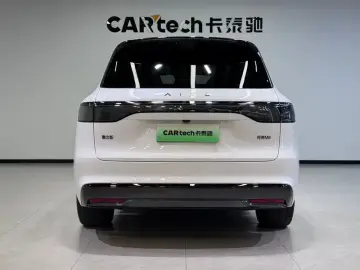 2025 Aito M8 с пробегом 6 800 км