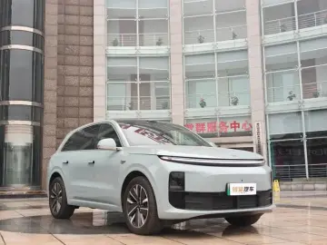 2025 Li Auto (Lixiang) L6 с пробегом 6 000 км