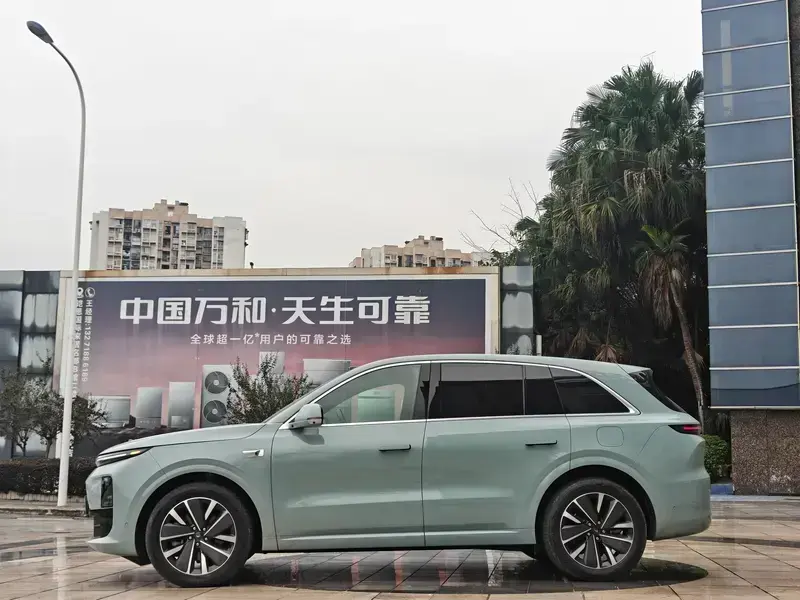 2025 Li Auto (Lixiang) L6 с пробегом 6 000 км