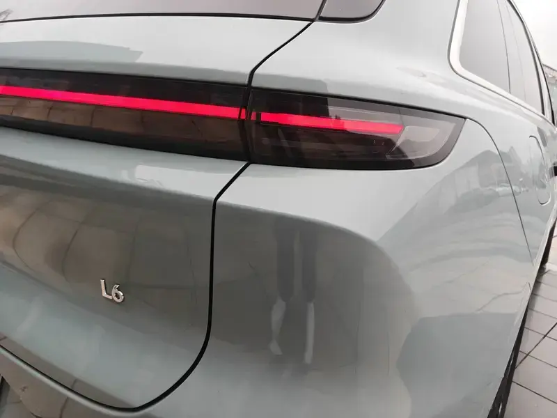 2025 Li Auto (Lixiang) L6 с пробегом 6 000 км