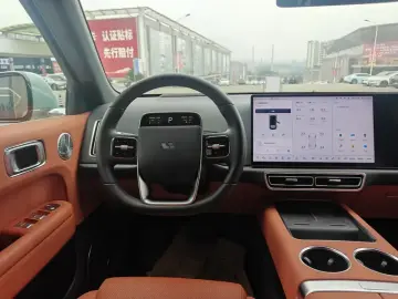 2025 Li Auto (Lixiang) L6 с пробегом 6 000 км