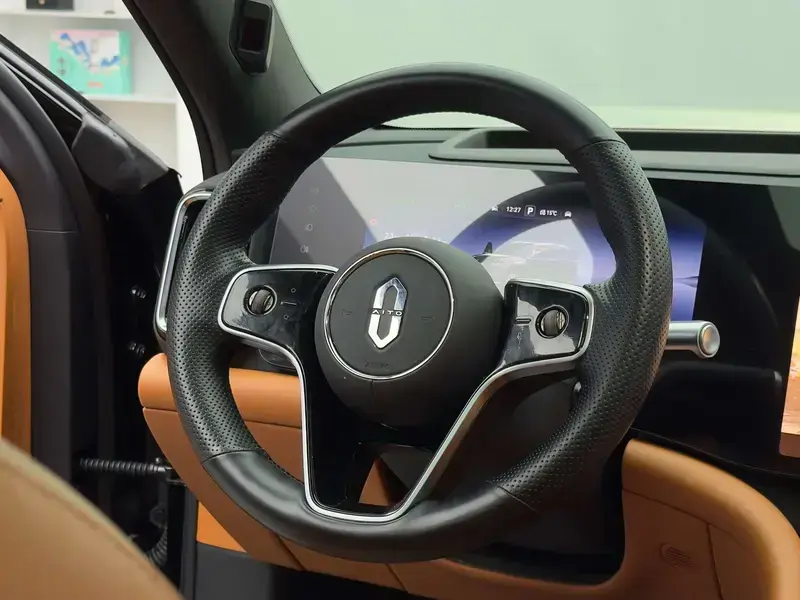 2024 Aito M9 с пробегом 37 800 км