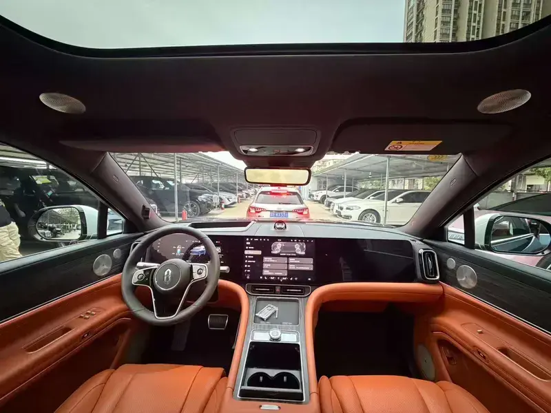 2025 Aito M9 с пробегом 100 км