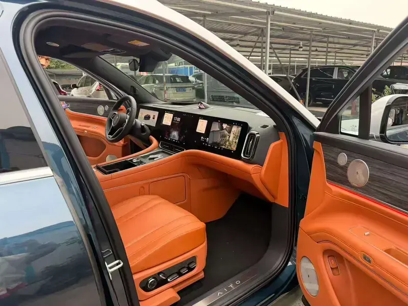 2025 Aito M9 с пробегом 100 км