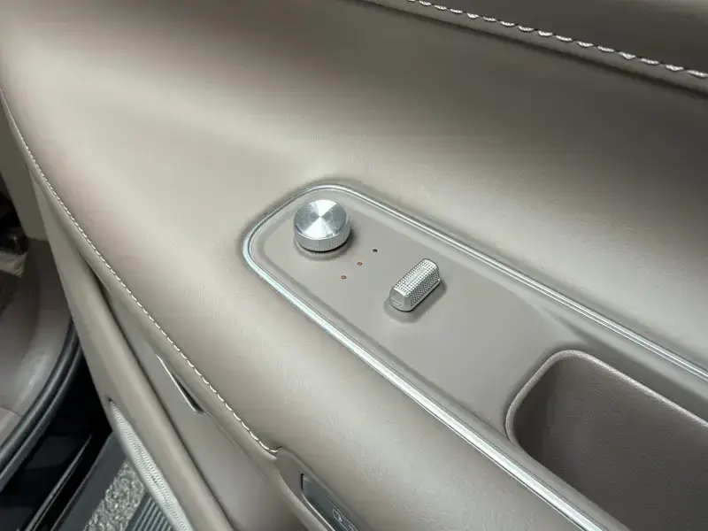 2025 Aito M9 с пробегом 14 800 км