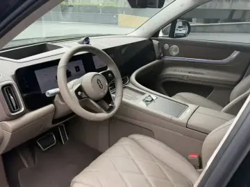 2025 Aito M9 с пробегом 14 800 км