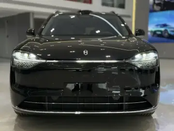 2025 Aito M9 с пробегом 100 км