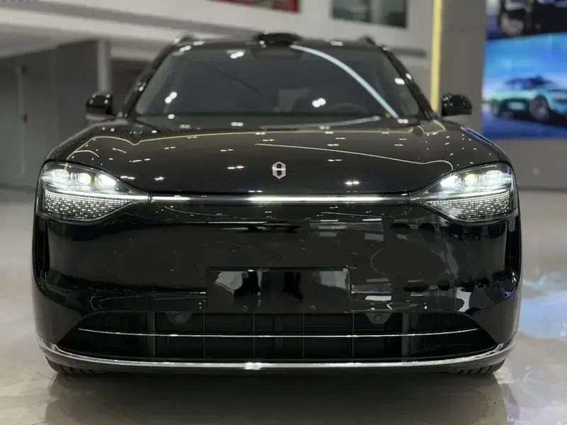 2025 Aito M9 с пробегом 100 км