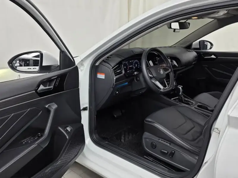 2023 Volkswagen Jetta с пробегом 24 031 км