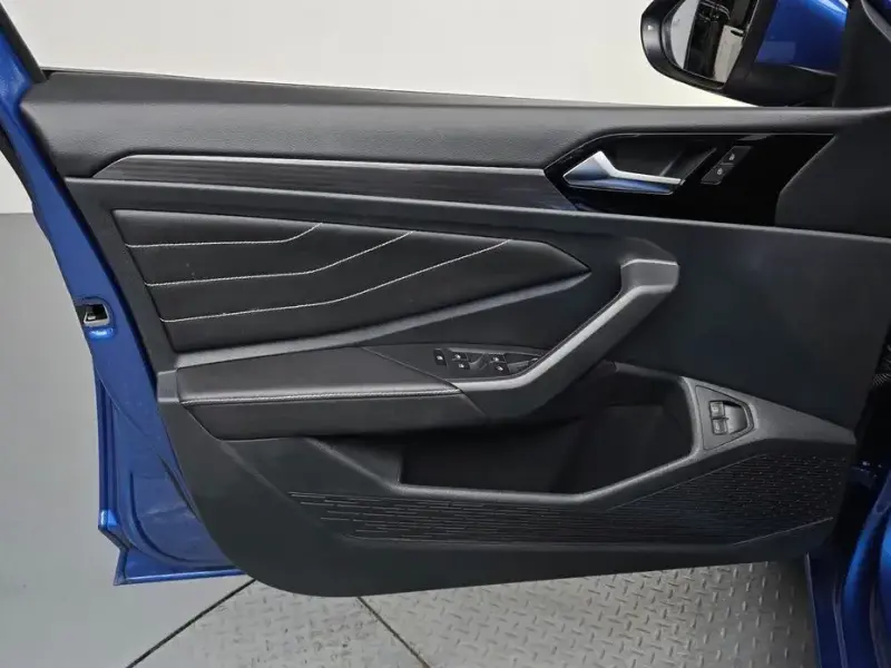 2023 Volkswagen Jetta с пробегом 20 568 км