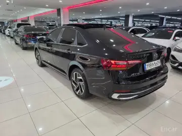 2022 Volkswagen Jetta с пробегом 55 636 км