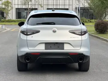 2023 Alfa Romeo Stelvio с пробегом 7 600 км