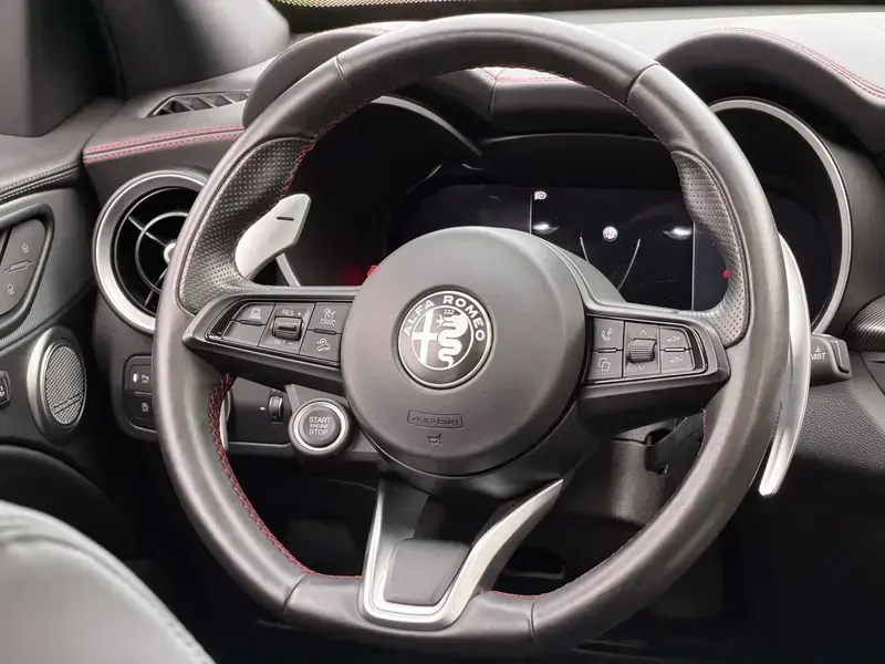 2023 Alfa Romeo Stelvio с пробегом 7 600 км