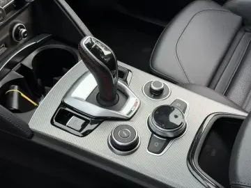 2023 Alfa Romeo Stelvio с пробегом 7 600 км