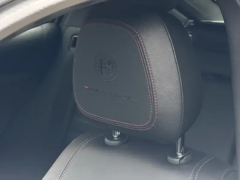 2023 Alfa Romeo Stelvio с пробегом 7 600 км