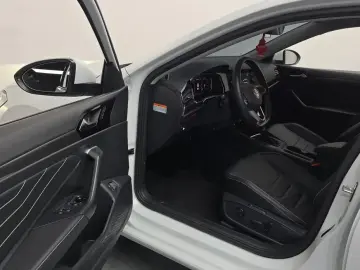 2024 Volkswagen Jetta с пробегом 5 944 км