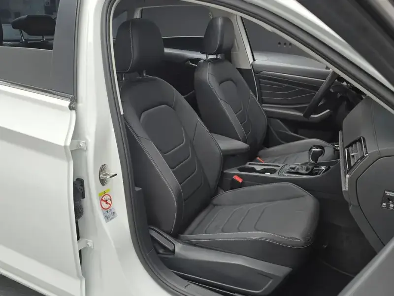 2024 Volkswagen Jetta с пробегом 5 944 км