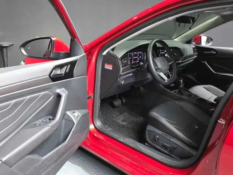 2024 Volkswagen Jetta с пробегом 28 233 км