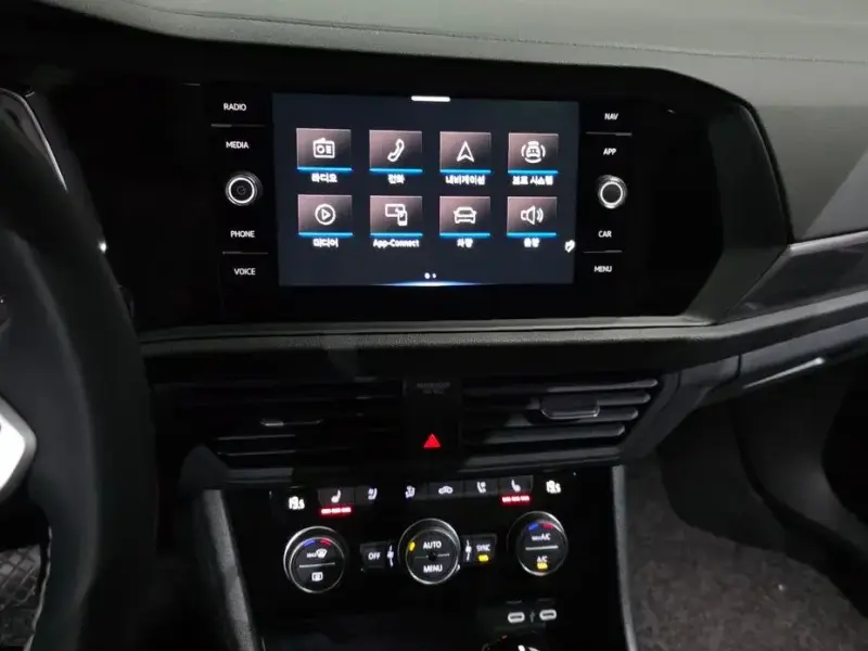 2024 Volkswagen Jetta с пробегом 28 233 км