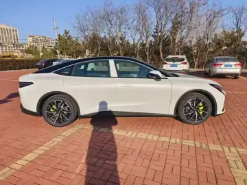 2025 Arcfox Alpha S5 с пробегом 20 000 км