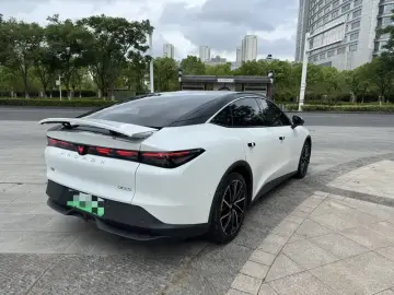 2025 Arcfox Alpha S5 с пробегом 7 000 км