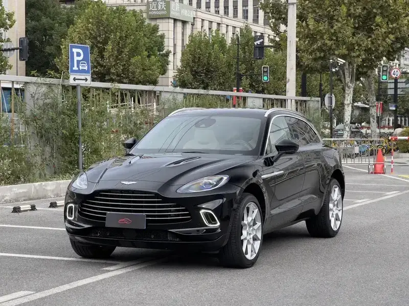 2022 Aston Martin DBX с пробегом 28 000 км